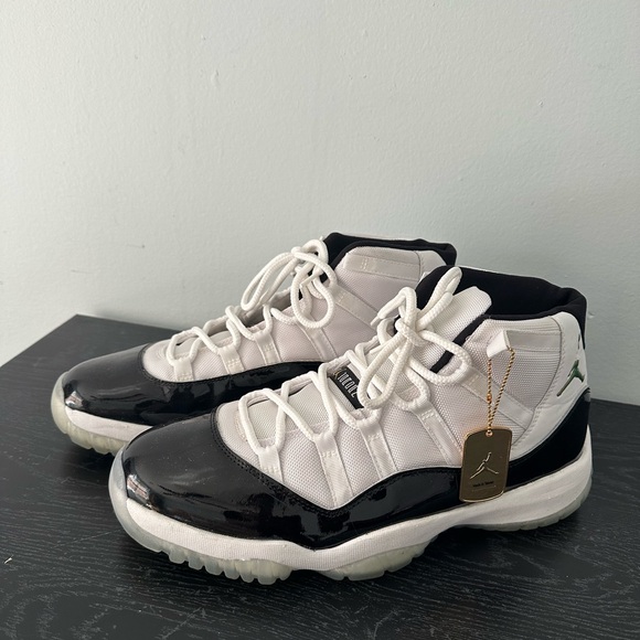 Jordan Other - 2005 JORDAN 11 RETRO CONCORD DEFINING MOMENTS PACK WHITE/PATENT BLACK MENS US 13